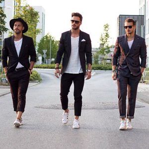 ست کتونی سفید مردانه | راهنمای بهترین ترکیب رنگ کفش و لباس برای آقایان | فروشگاه تنسر